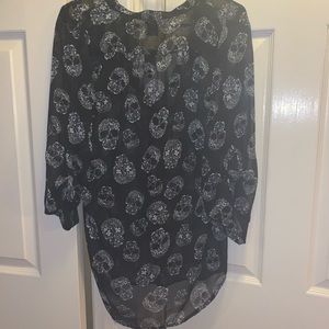 Sheer black top w white skulls